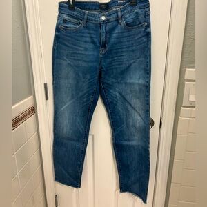 Boyfriend casual fit, stretchy rise-11” Inseam 28”